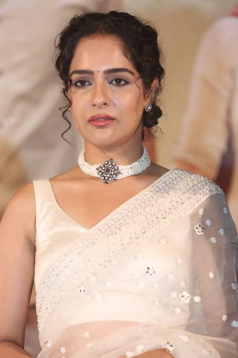 Malvi Malhotra In Sleeveless White Saree